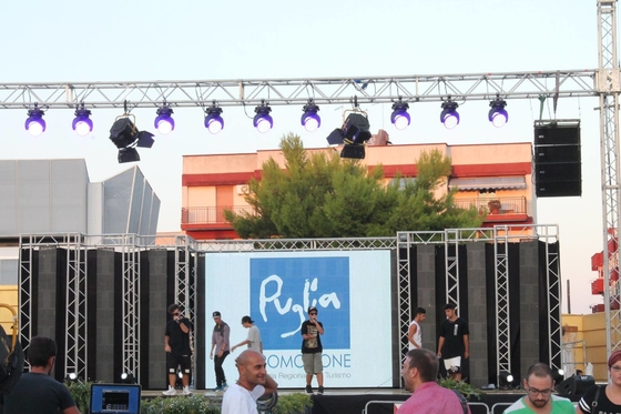 Πλήρης διαφημιστικός πίνακας 500*500mm 500*1000mm επίδειξης των υπαίθριων οδηγήσεων ενοικίου χρώματος P3.91